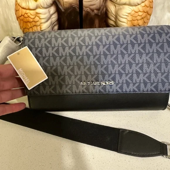 MK Jet Set crossbody NWT!!  black & Gray (retails $229) - Picture 3 of 11